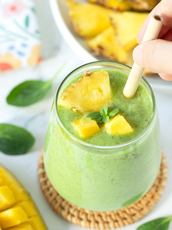 Green mango pineapple spinach smoothie (no yogurt).