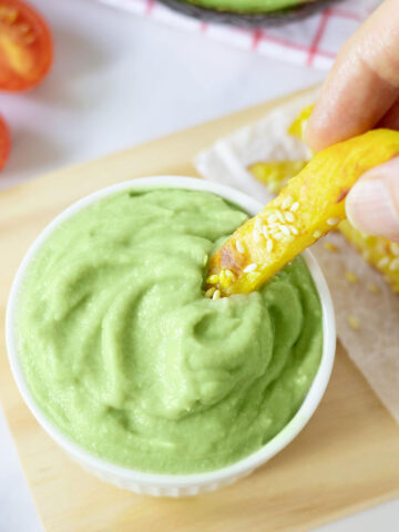 Vegan avocado mayo without eggs and no oil.