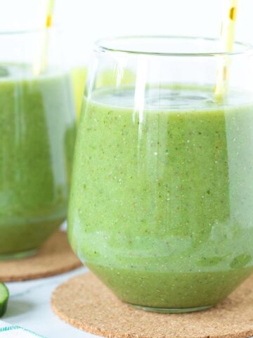 Green cucumber spinach apple smoothie.
