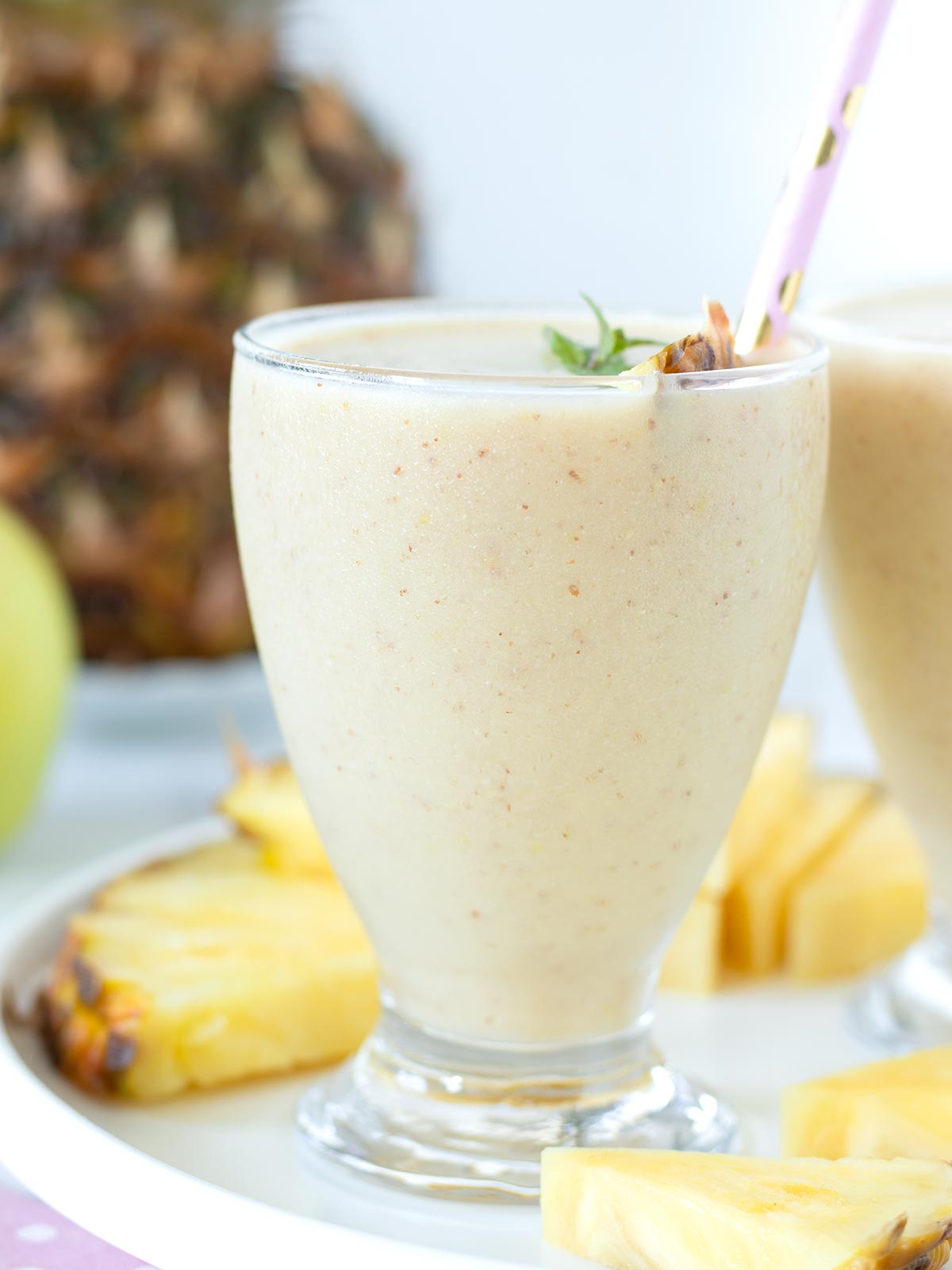 Apple and pineapple smoothie (no yogurt).
