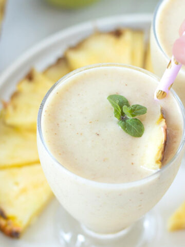 Apple pineapple smoothie without yogurt.