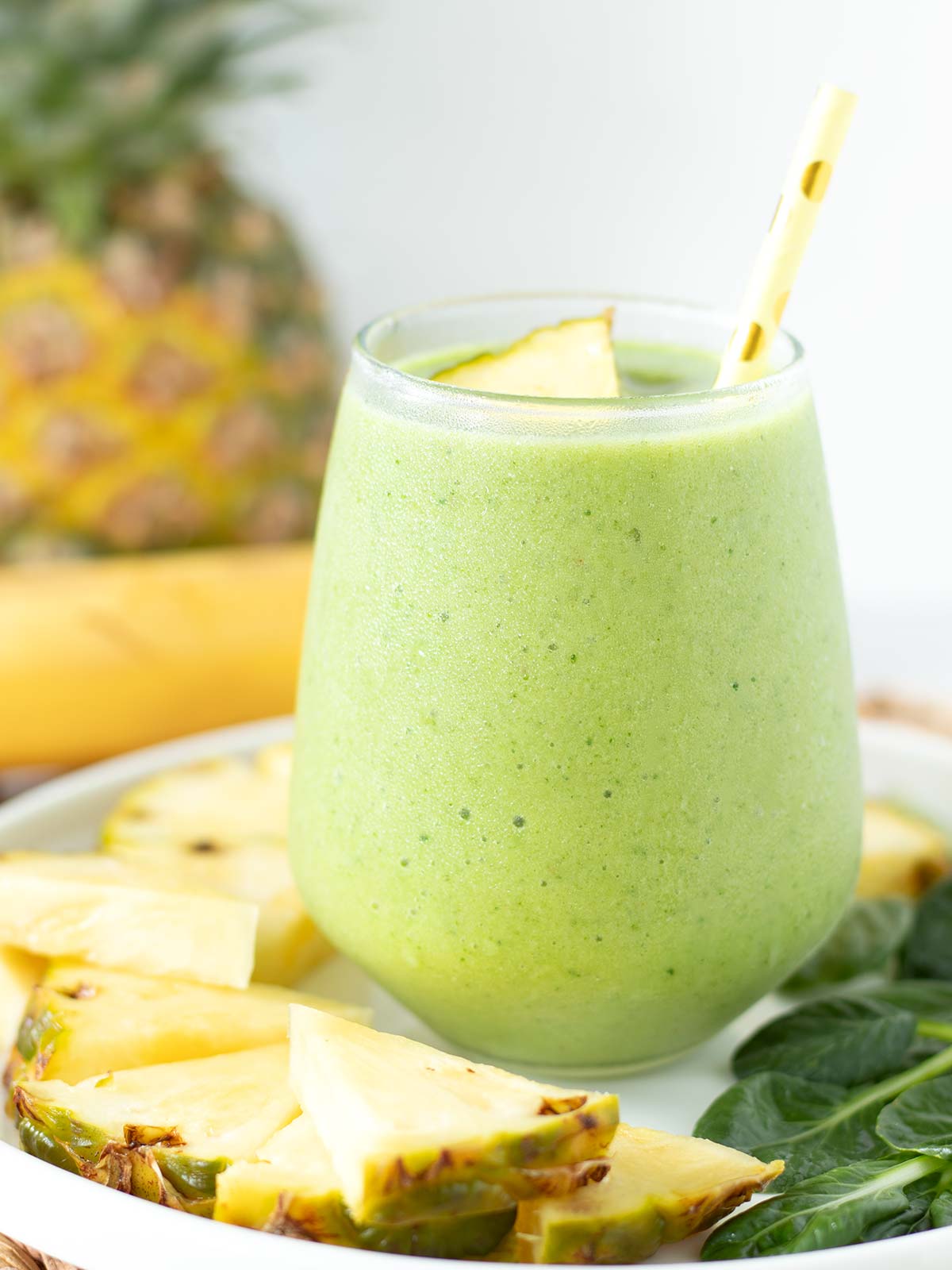 Low-calorie pineapple spinach banana smoothie.