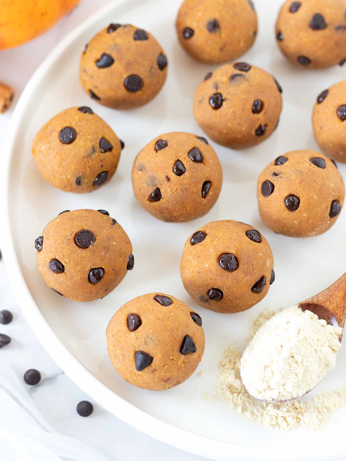 No-bake pumpkin protein balls (vegan and gluten-free energy bites).