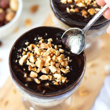 Snickers overnight oats (vegan).