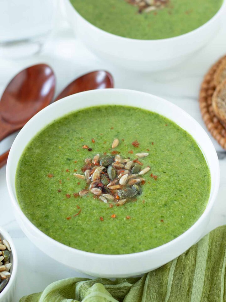Vegan spinach broccoli soup with green peas (no cream).