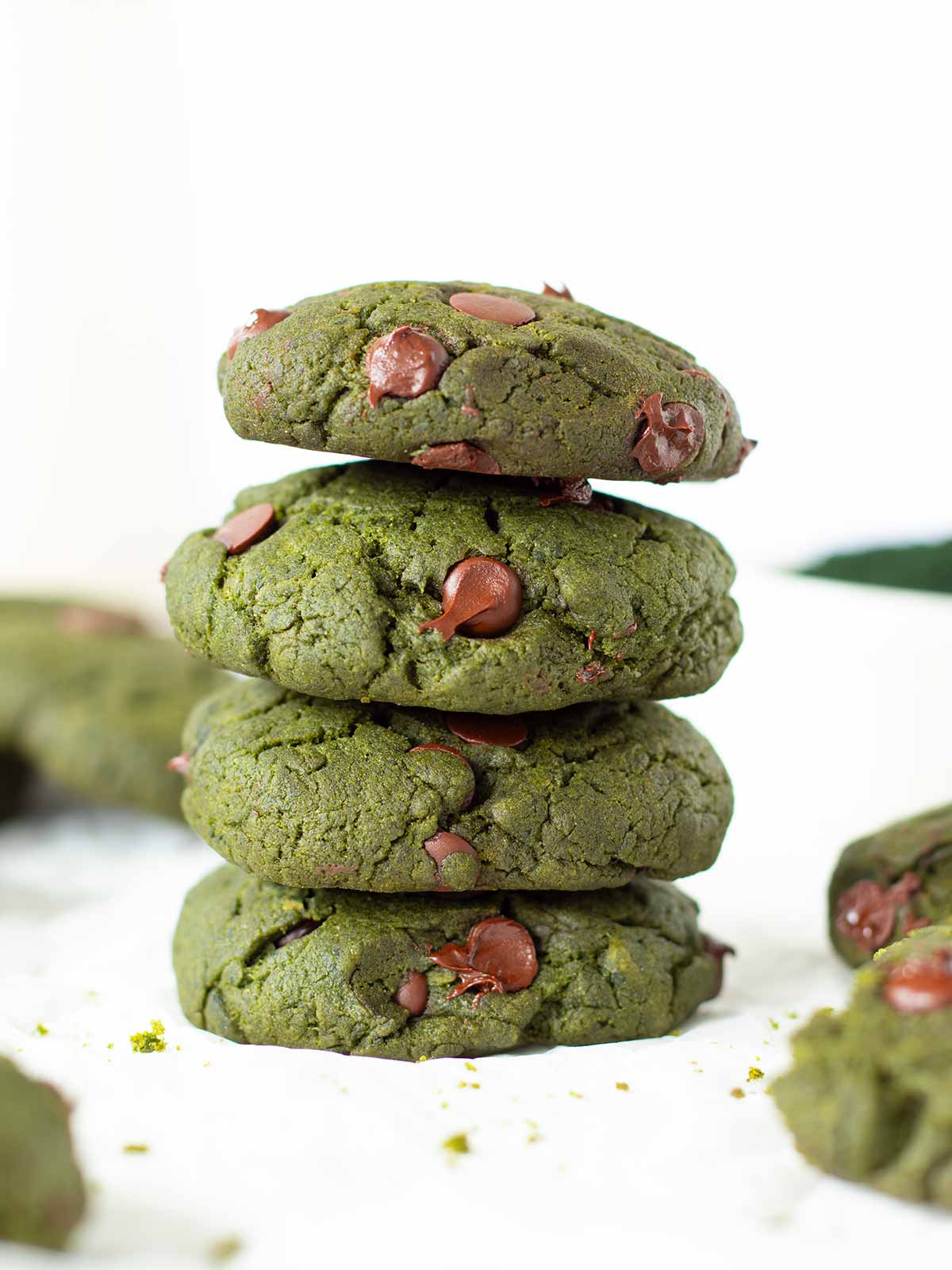 Green spirulina cookies for dessert.