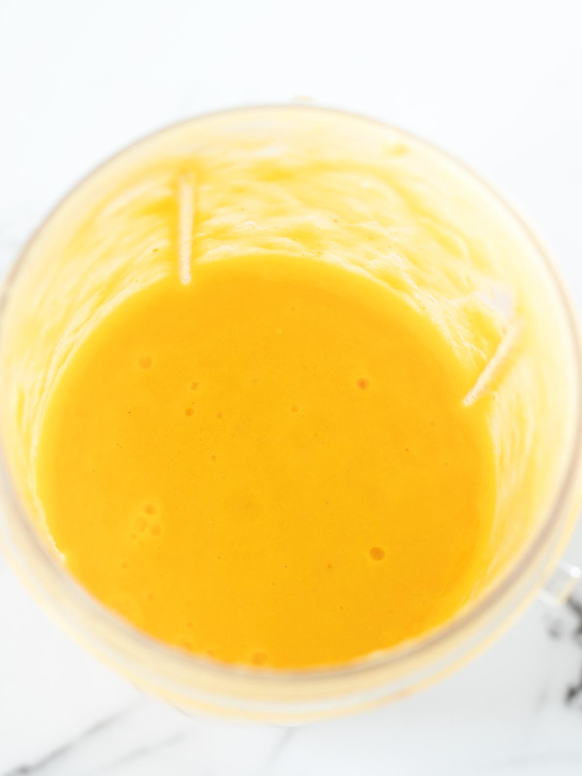 Mango orange smoothie without banana or yogurt.