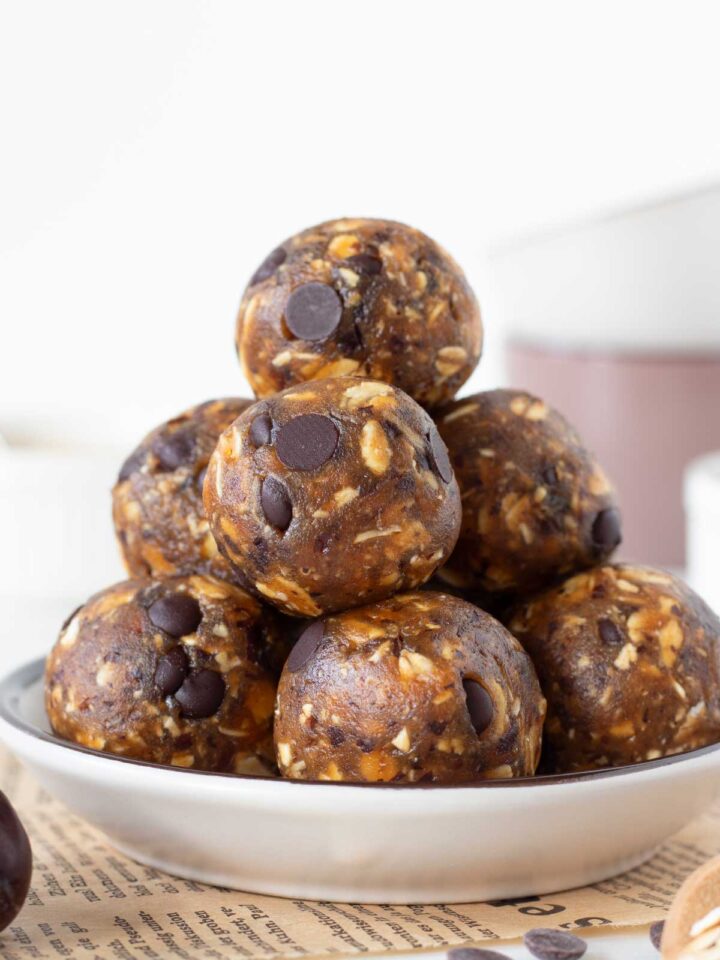 Oat peanut butter date balls.