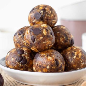 Oat peanut butter date balls.