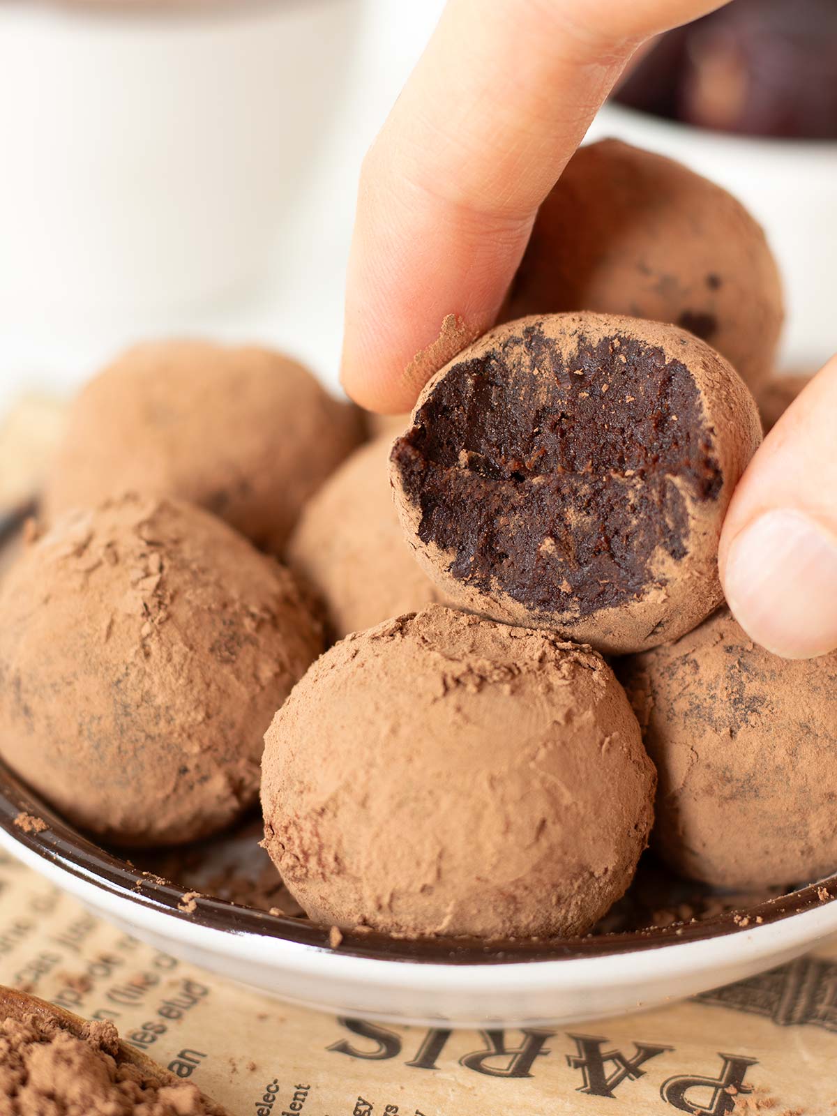 Chocolate peanut butter date cocoa balls without oats.