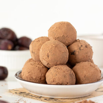 Chocolate peanut butter date balls (no oats).