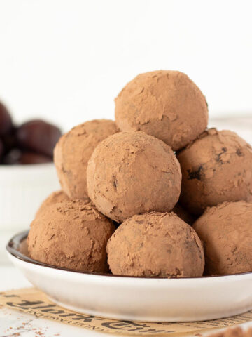 Chocolate peanut butter date balls (no oats).