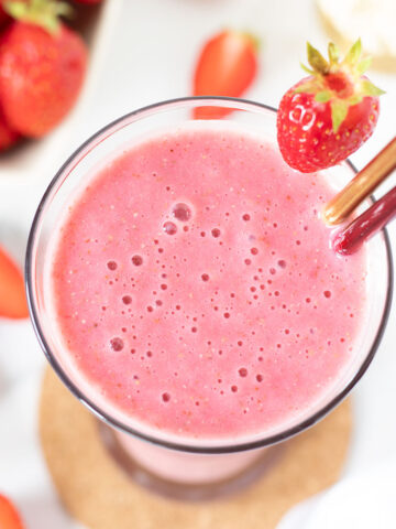 Banana strawberry protein smoothie without yogurt.