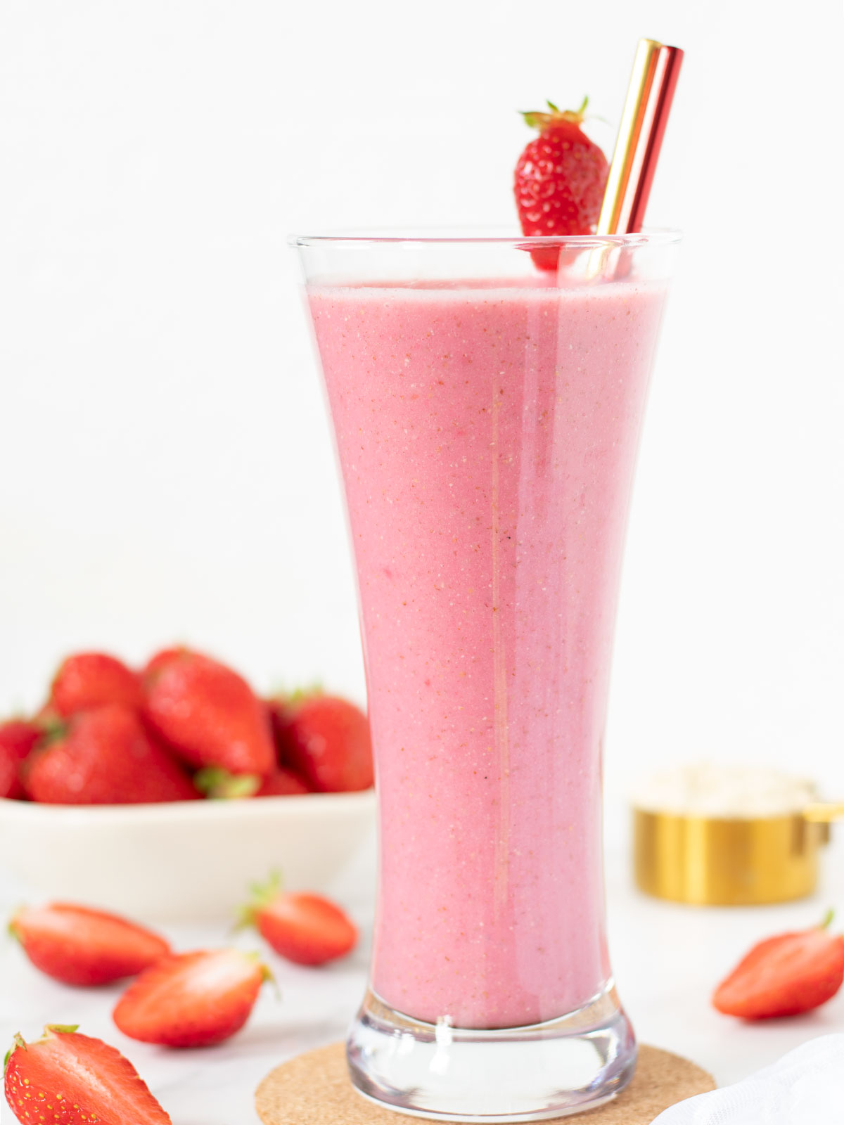 Strawberry protein smoothie without yogurt.