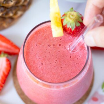 Strawberry pineapple smoothie without banana and yogurt.