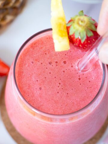 Strawberry pineapple smoothie without banana and yogurt.