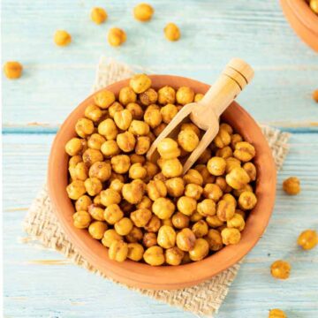Crispy oven roasted chickpeas snack.