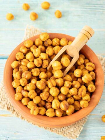 Crispy oven roasted chickpeas snack.
