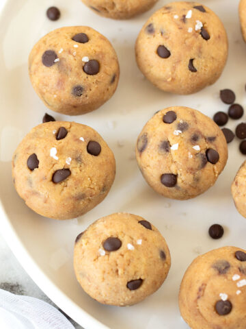 Vegan chocolate chip cookie dough protein balls (no-bake).