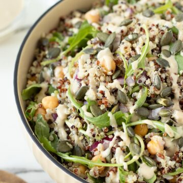 Chickpea arugula quinoa salad (high protein & vegan).