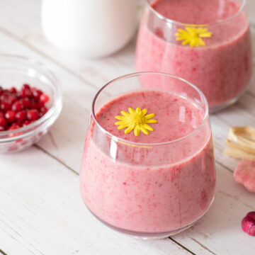 Cranberry raspberry banana smoothie (no yogurt).