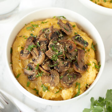 Creamy mushroom polenta (vegan).