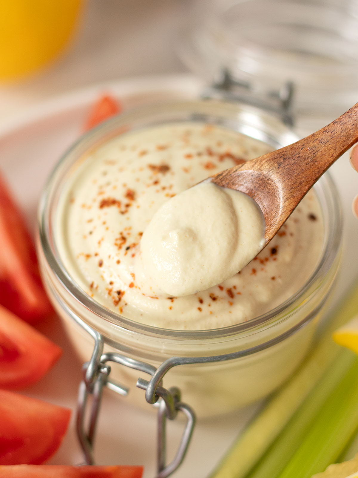 Vegan garlic aioli without mayo.