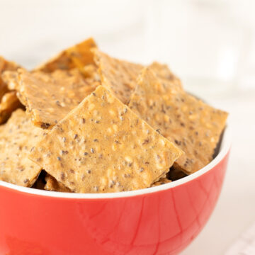 Crispy red lentil crackers (vegan and gluten-free chips).