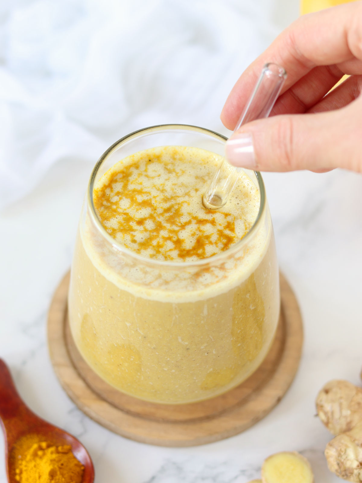 Vegan golden milk smoothie (turmeric drink).