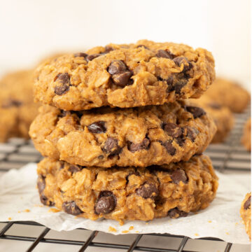 Vegan red lentil cookies with peanut butter.