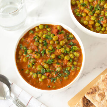 Frozen green peas curry.