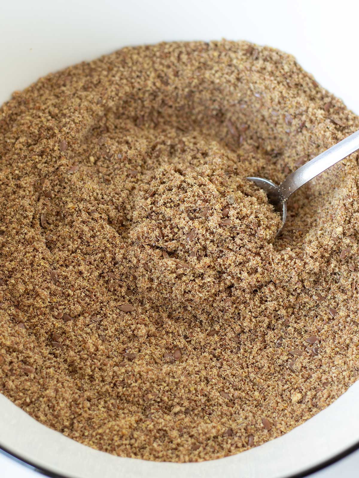 Dry ingredients for linseed crackers.