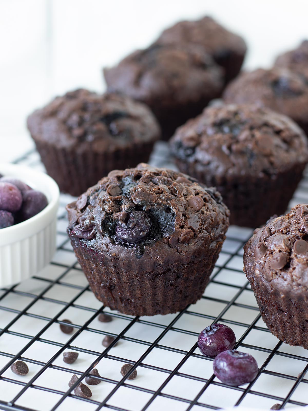Moist blueberry chocolate muffins (vegan).
