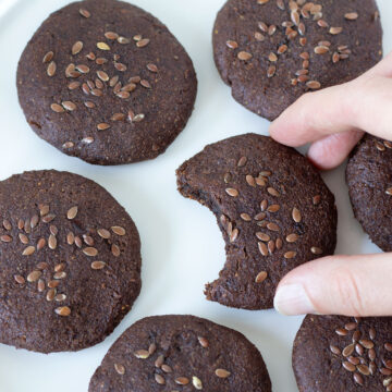 Chewy flaxseed cookies (vegan and oil-free).