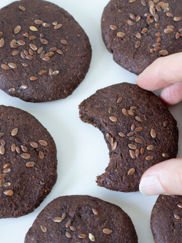 Chewy flaxseed cookies (vegan and oil-free).