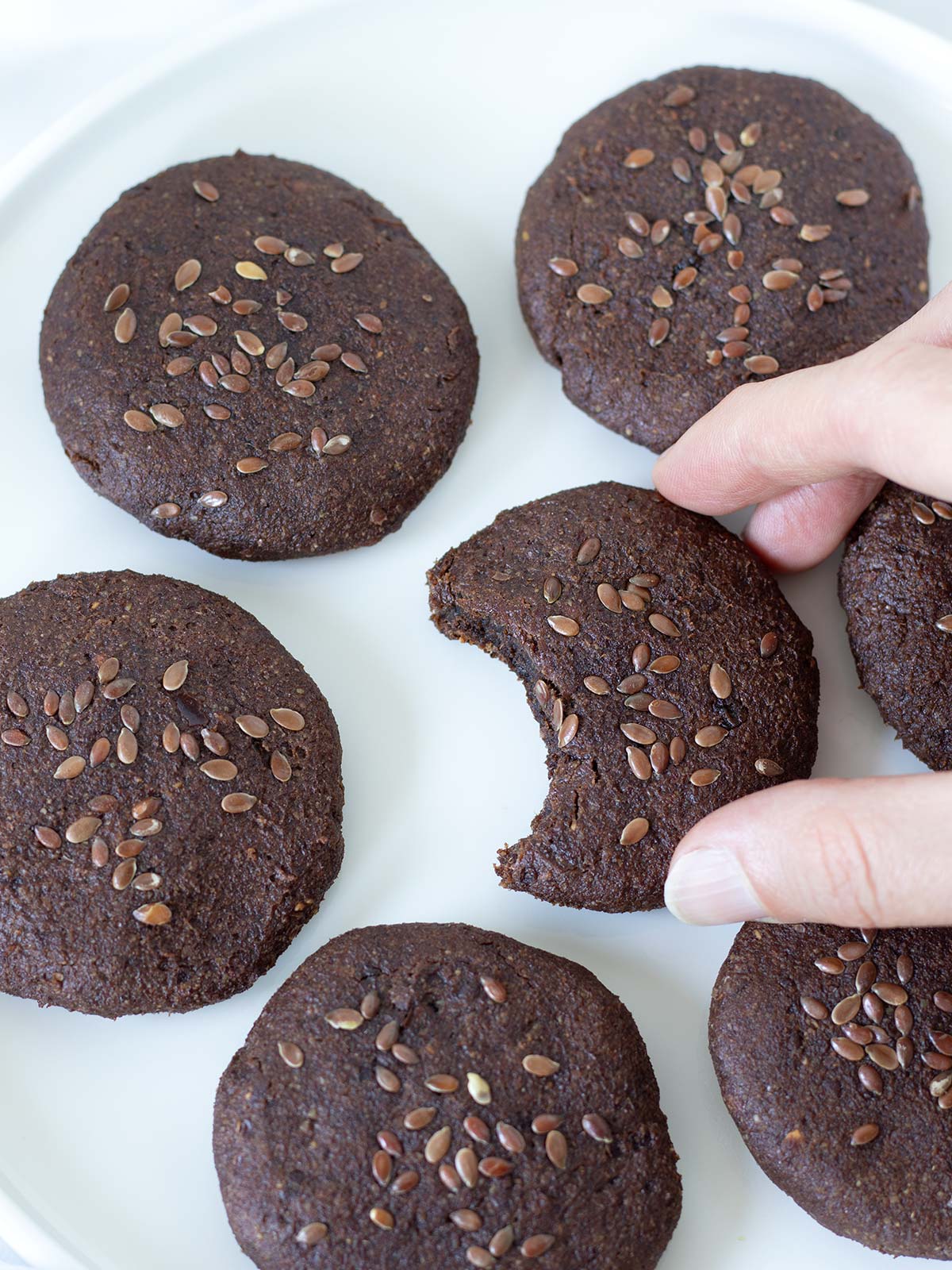 Chewy flaxseed cookies (vegan and oil-free).