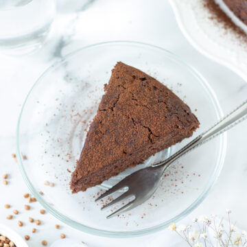 Vegan buckwheat cake (gluten-free).