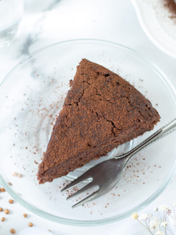 Vegan buckwheat cake (gluten-free).