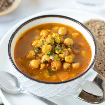 High-protein chickpea soup with TVP (vegan).