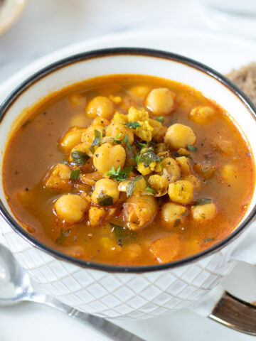 High-protein chickpea soup with TVP (vegan).