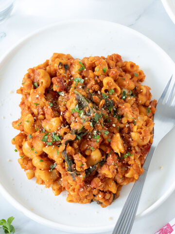 High-protein red lentil pasta (vegan).