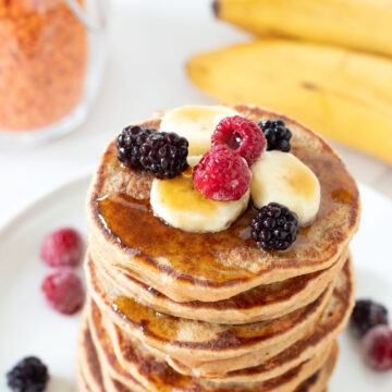 Red lentil banana pancakes with oats (vegan and high-protein sweet breakfast).
