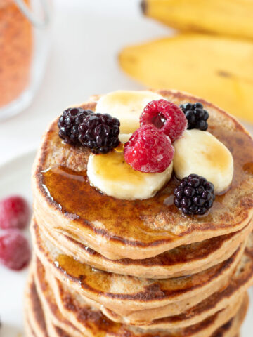 Red lentil banana pancakes with oats (vegan and high-protein sweet breakfast).