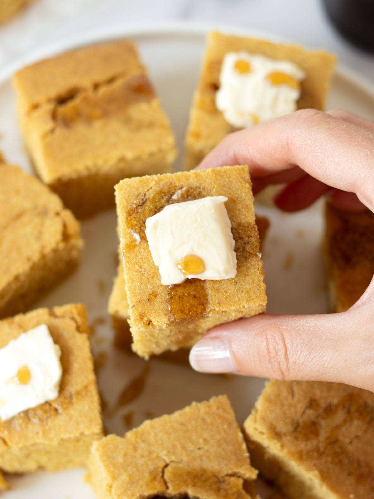 Moist vegan cornbread (no egg).