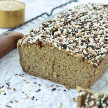 Quinoa bread with chia seeds (vegan, gluten-free, oil-free).