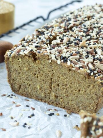 Quinoa bread with chia seeds (vegan, gluten-free, oil-free).