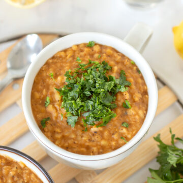 Turkish red lentil bulgur rice soup (Ezogelin soup).